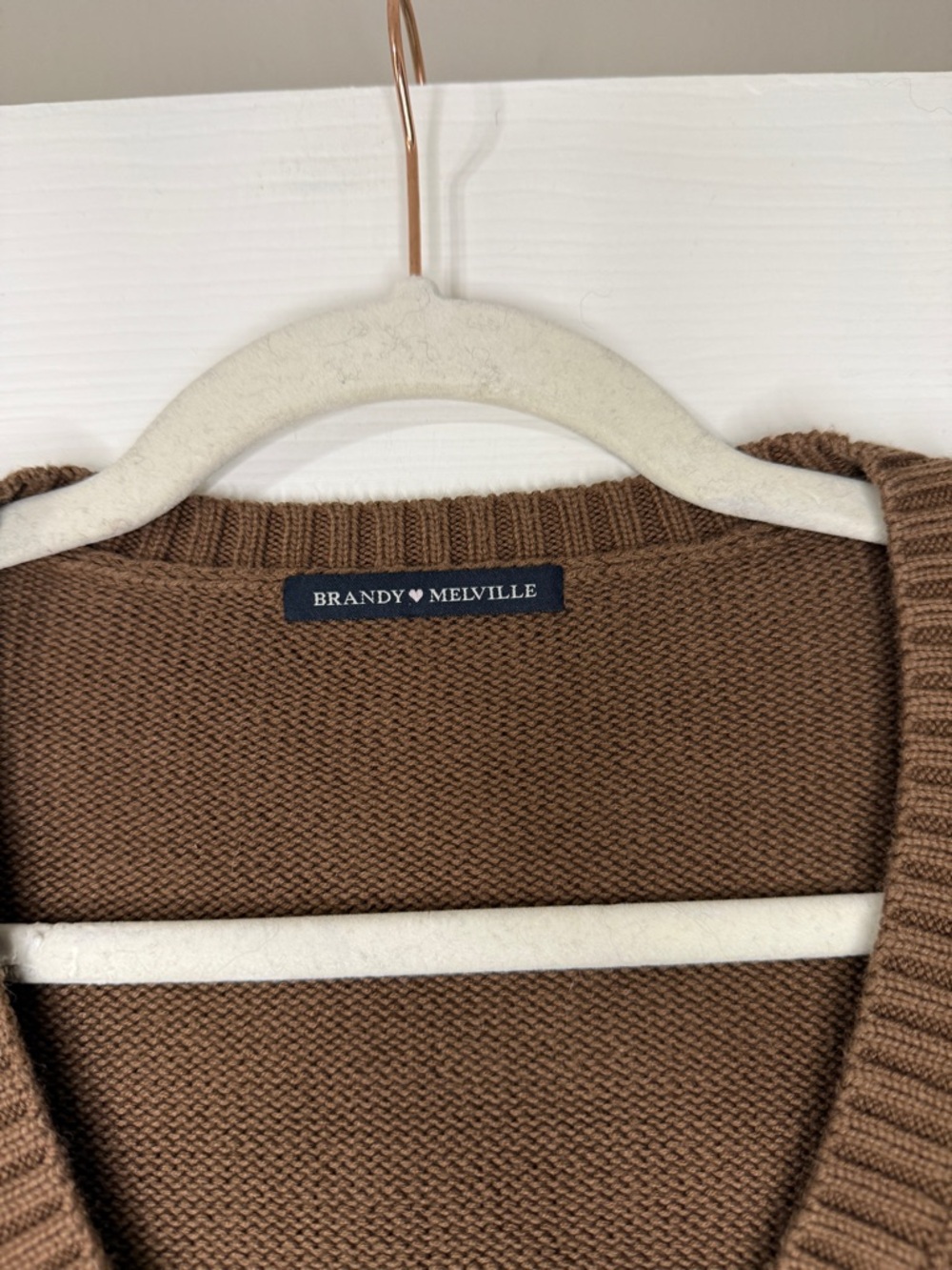 Brandy Melville Brown V-Neck Knit Cropped‎ Sweater - Picture 2 of 6